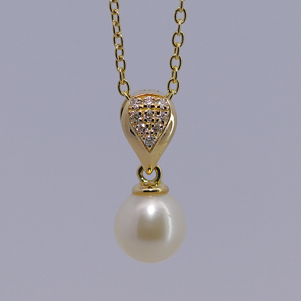 18K Gold Pendant with Stone and Pearl