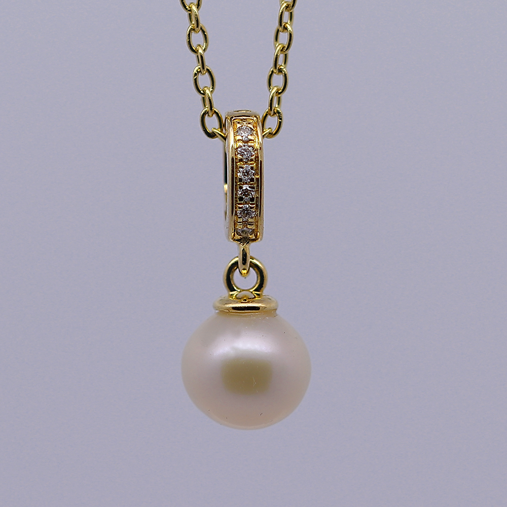 18K Gold Pendant with Stone and Pearl