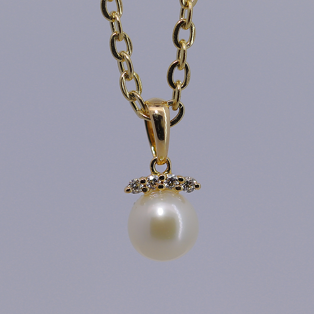 18K Gold Pendant with Stone and Pearl