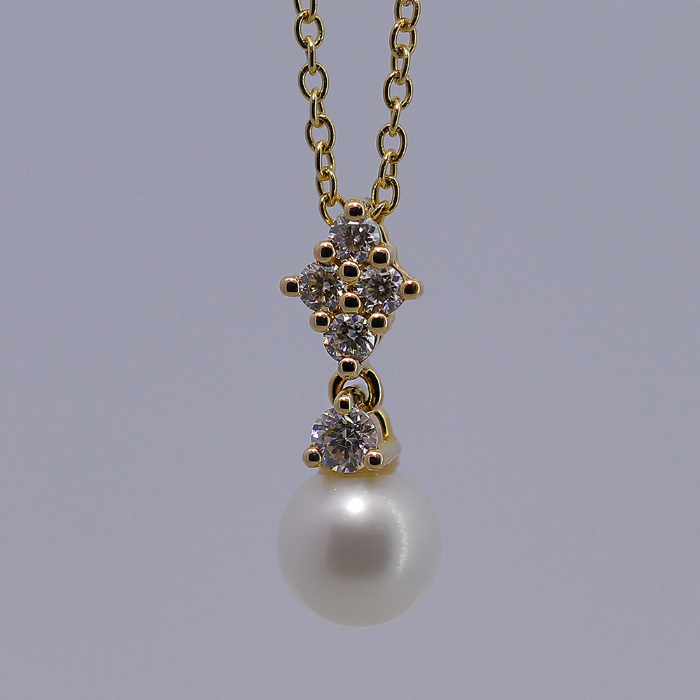 18K Gold Pendant with Stone and Pearl