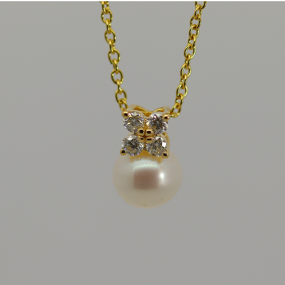 18K Gold Pendant with Stone and Pearl