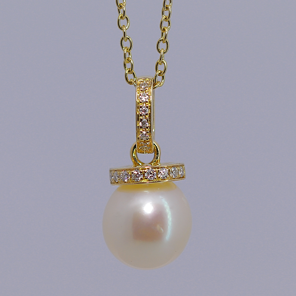 18K Gold Pendant with Stone and Pearl