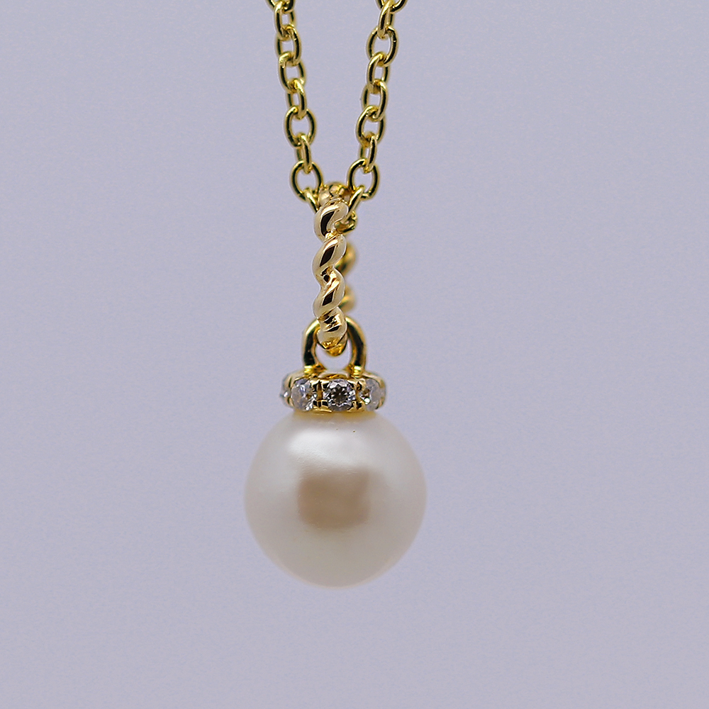 18K Gold Pendant with Stone and Pearl