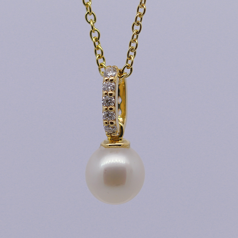 18K Gold Pendant with Stone and Pearl