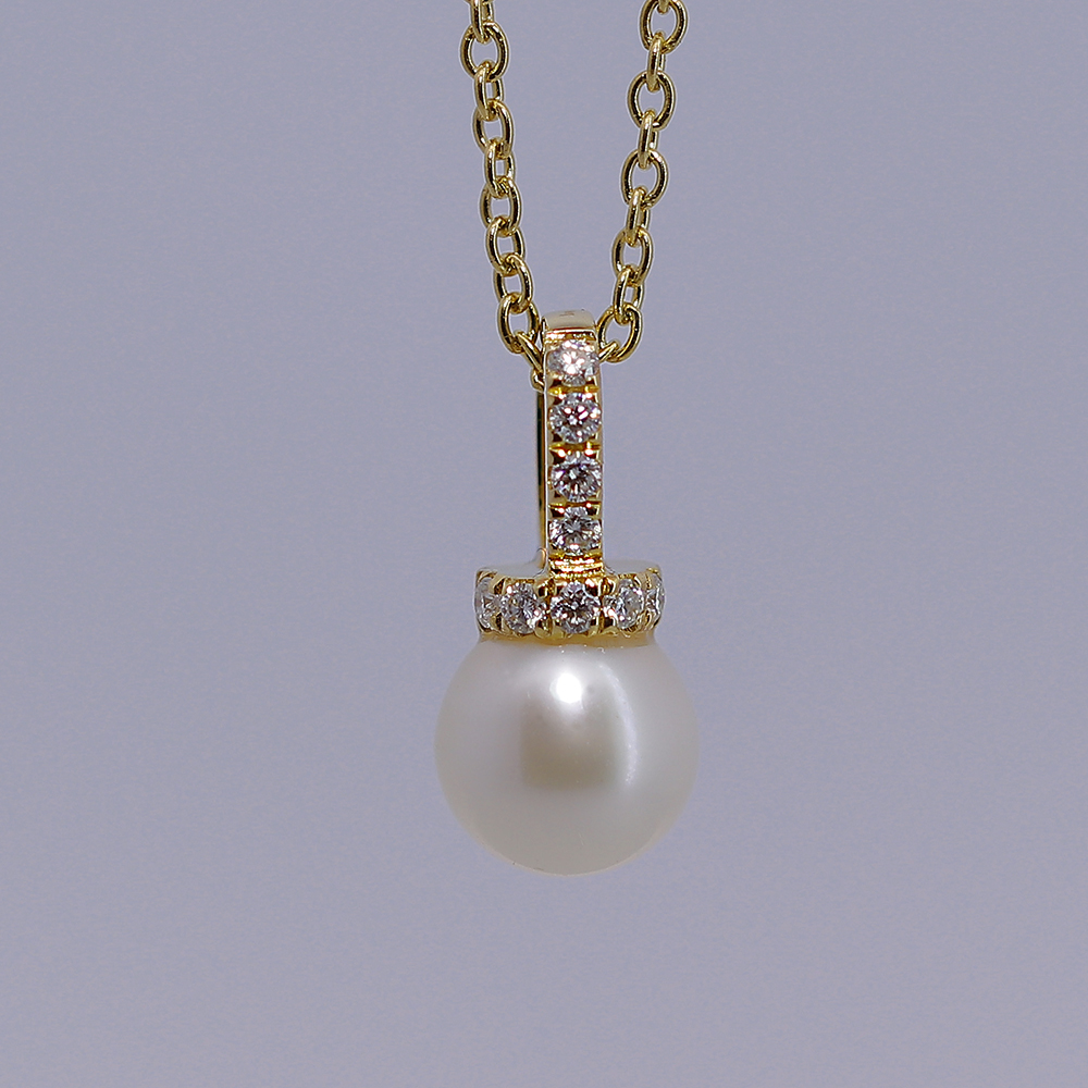 18K Gold Pendant with Stone and Pearl