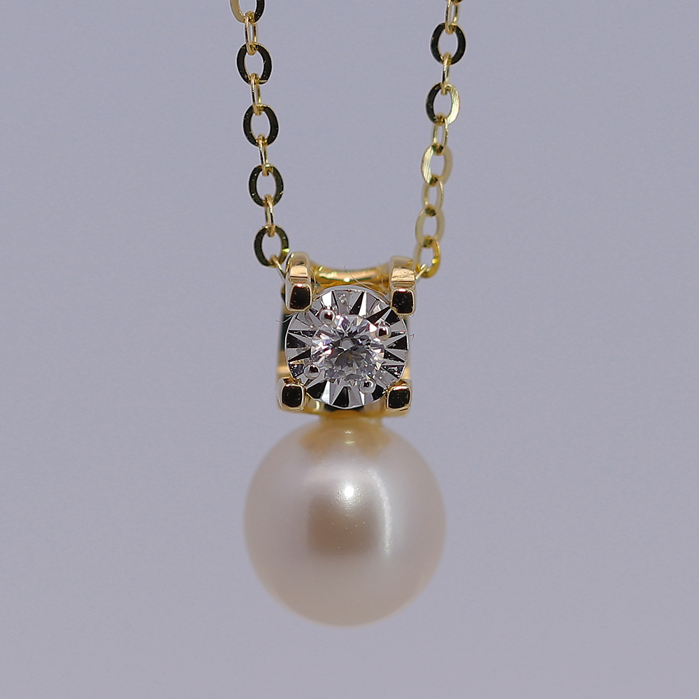 18K Gold Pendant with Stone and Pearl