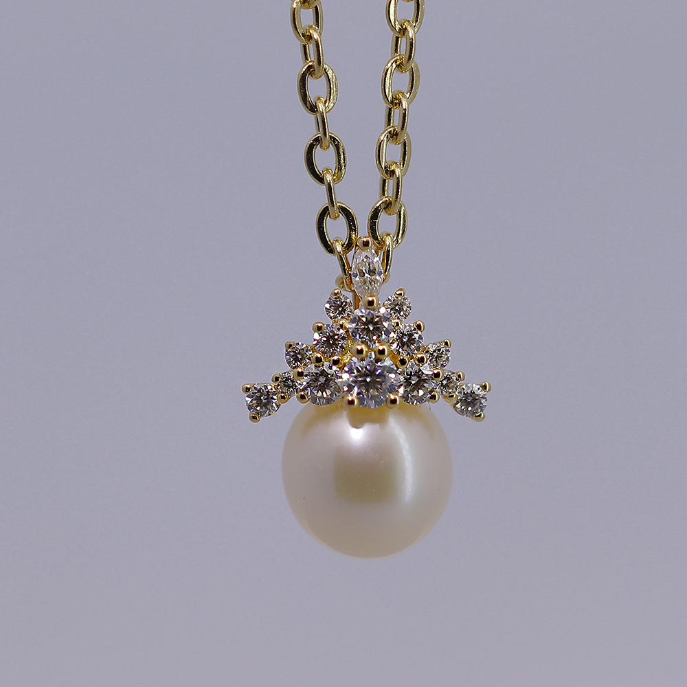 18K Gold Pendant with Stone and Pearl