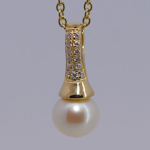 18K Gold Pendant with Stone and Pearl