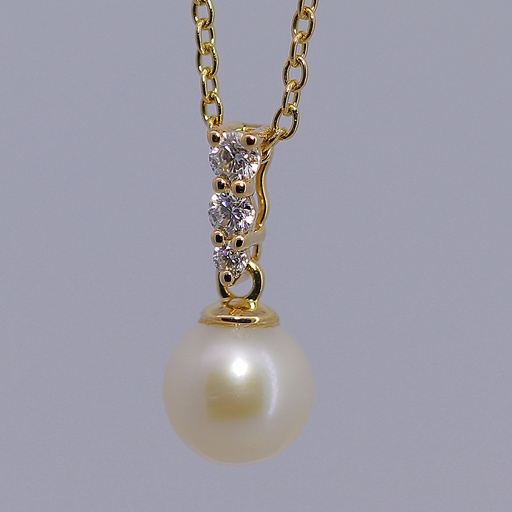 18K Gold Pendant with Stone and Pearl