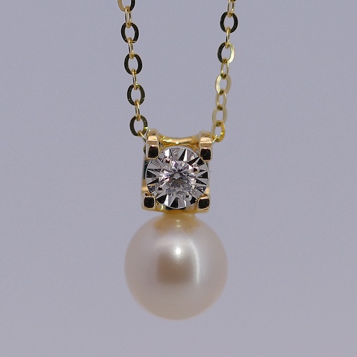 18K Gold Pendant with Stone and Pearl